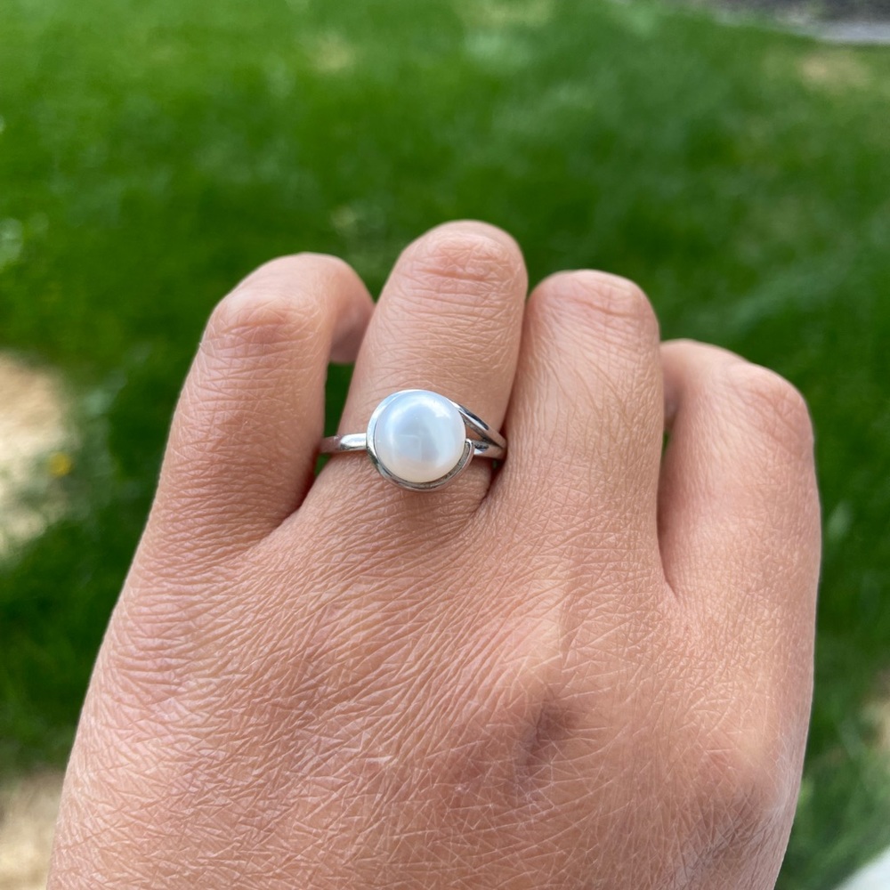 Solitaire Pearl ring